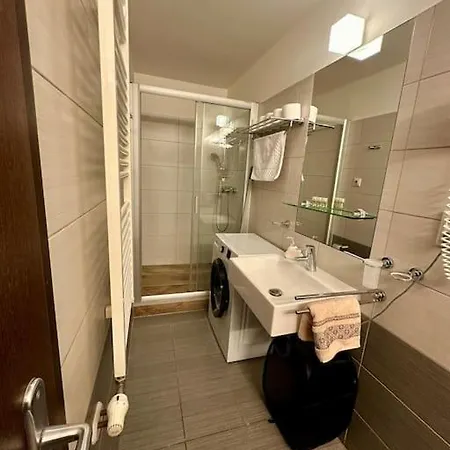 Priamo Na Hlavnej Ulici كَشّا