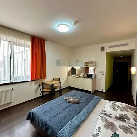 Priamo Na Hlavnej Ulici كَشّا